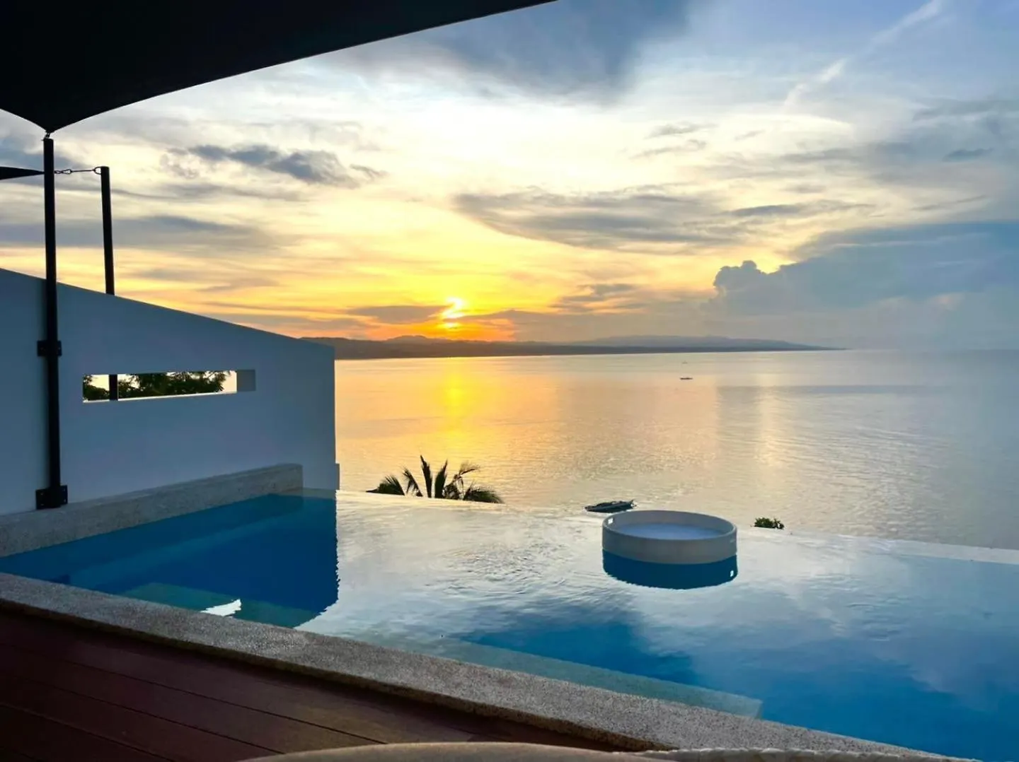 Epic Suites Bohol Adults Only Dauis 4*,  Philippines